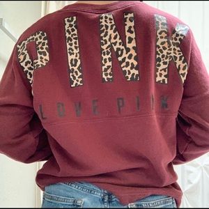 Victoria’s secret- Pink pullover all time fav ✨🐆